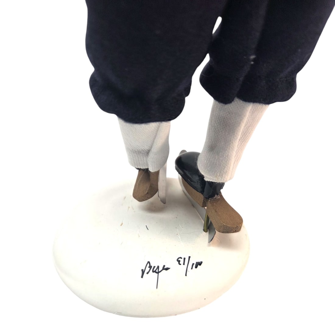 COLLECTION OF 8 BYERS CHOICE CHRISTMAS CAROLERS - 3