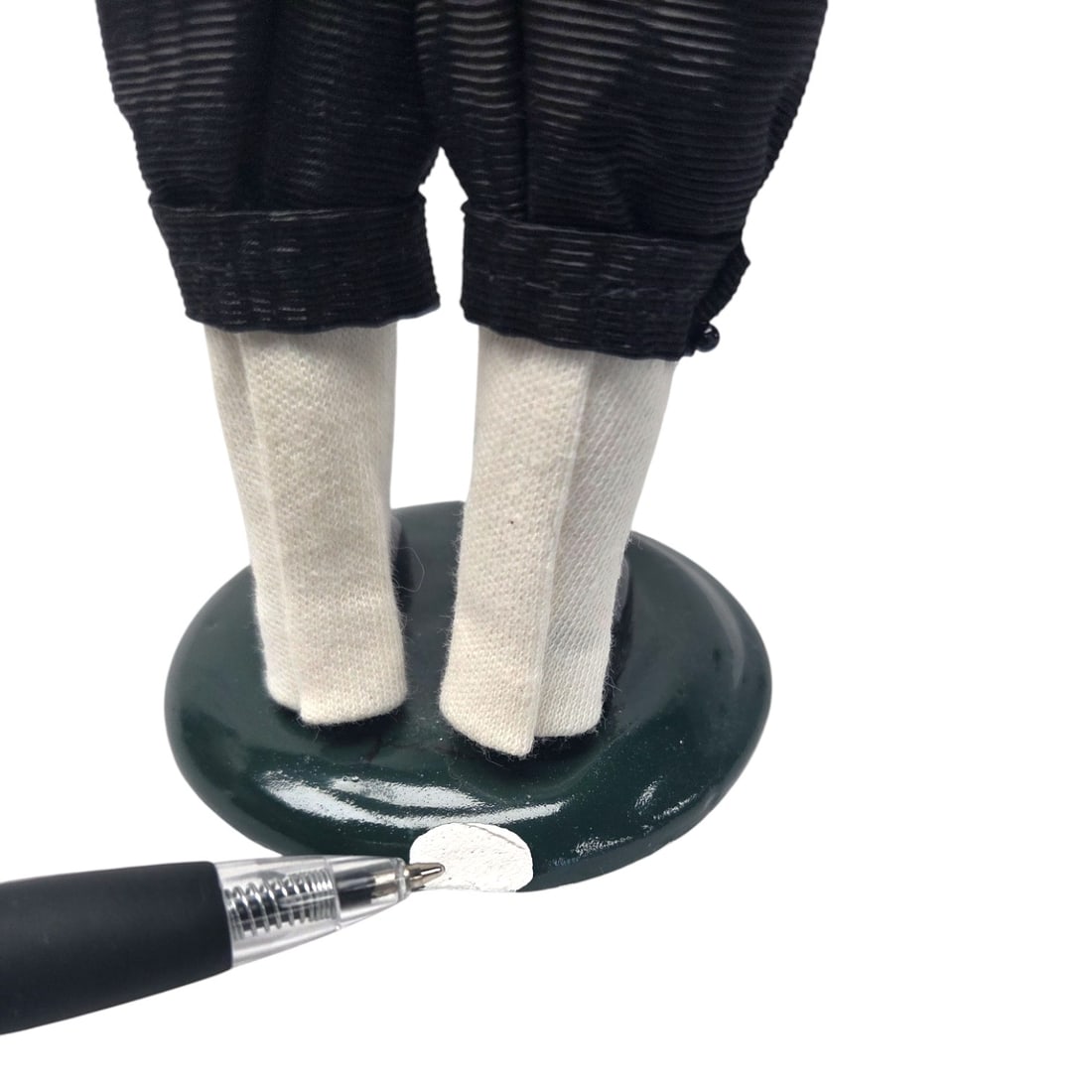 COLLECTION OF 8 BYERS CHOICE CHRISTMAS CAROLERS - 7