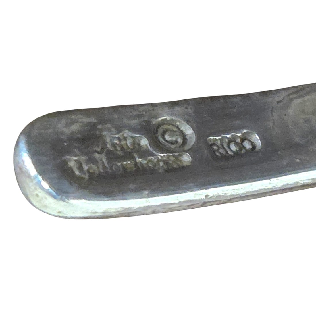 2001D COMMEMORATIVE SILVER DOLLAR ON TORQUE - 7