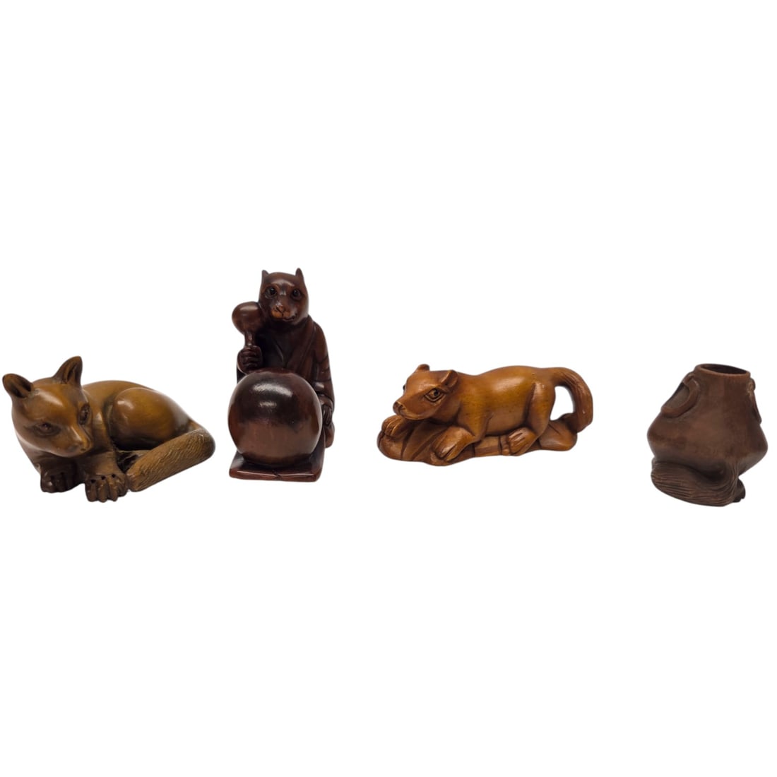 JAPENESE CARVED BOXWOOD NETSUKES & A MINI OKIMONO (1 of 7)