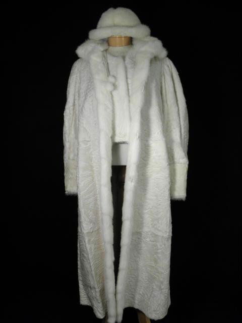 TEITELBAUM FURS WHITE SWAKARA LAMB FUR COAT, VEST & HAT: A rare "Roligance" Swakara lamb fur full length reversible coat by Teitelbaum Furs. Also includes matching reversible vest and a "Luna" mink hat. Coat and vest are lined with Nappa and mink, and have