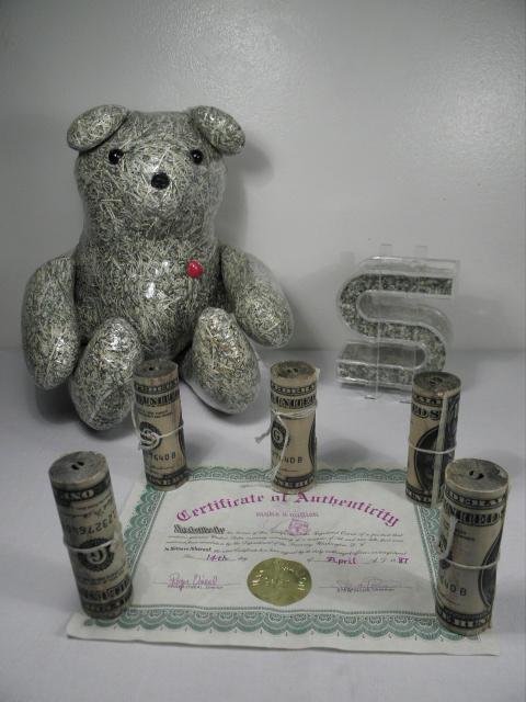ASSORTED US FEDERAL RESERVE COLLECTABLES: MR. BILLS, ET: Lot of assorted United States Federal Reserve souvenir collectables. Includes "Mr. Bills" shredded dollar bill bear, an Instant Fortunes, Inc "shredded $50,000" lucite money sign, and five novelty mon