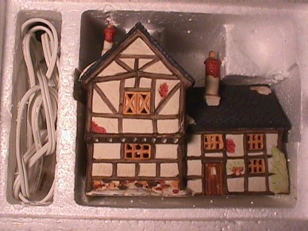 DICKENS VILLAGE RETIRED TUDOR COTTAGE