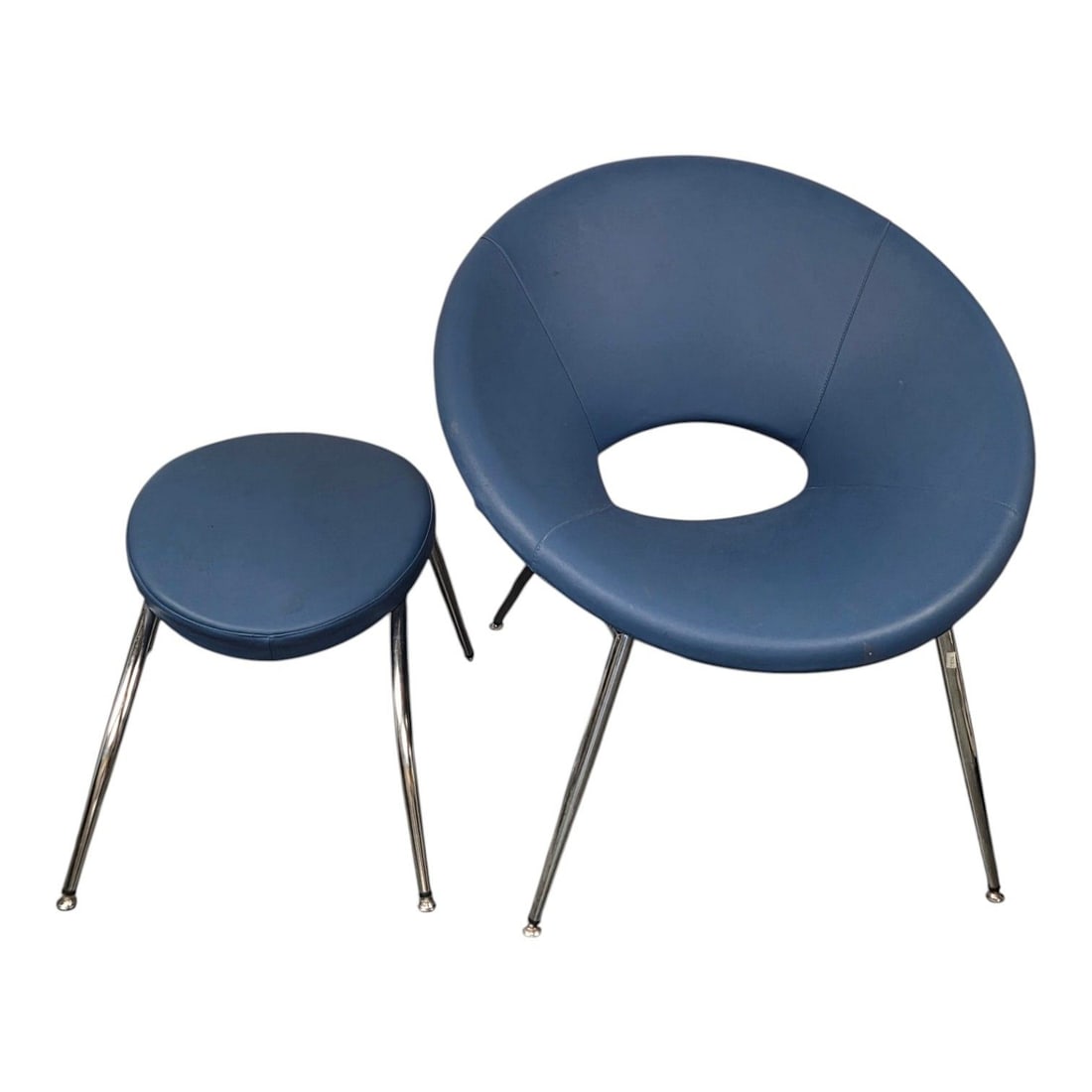 MID-CENT MODERN BLUE VEPA SEDIA STYLE CHAIR W/OTTOMAN: Mid-century modern set features a Vepa Sedia Style (Dutch) blue leather lounge chair with matching blue ottoman stool. Chair has a distinct round bucket-shell design with a central cut out, and suppor