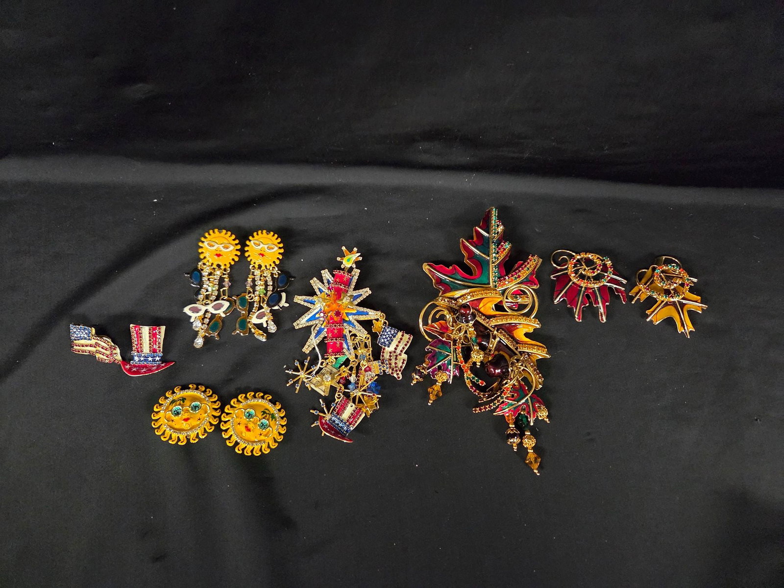 LOT OF 7 LUNCH AT THE RITZ PINS & EARRINGS (1 of 5)