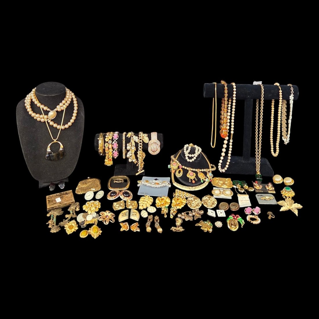 LARGE LOT GOLD-TONE JEWELRY LISNER,CAROLEE, VENDOME: Large lot of gold-tone jewelry to include brooches, necklaces, clip-on earrings, faux pearls, & steampunk. Designers include Lisner, Carolee, Vendome, and Avon. Also include is a Duramesh coin pur
