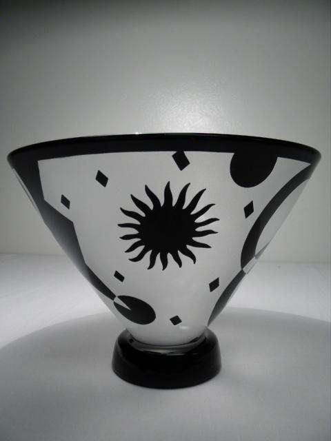 STEVEN CORREIA CONTEMPORARY CAMEO GLASS FOOTED BOWL: Steven Correia contemporary reverse etched cameo glass footed bowl. Deep amethyst color etched through to a frosted clear glass ground, and with a circular deep cobalt blue base. Signed and numbered o