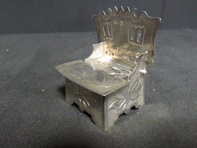 SMALL ENGRAVED RUSSIAN SILVER BOX: Small engraved Russian silver box. Marked on base and back with various Russian hallmarks. Engraved rooster scene inside lid. Measures a total of 2.5" tall. Total silver weight 55 grams, or 1.77 troy 
