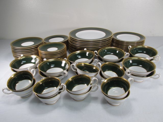 COPELAND SPODE DINNERWARE SERVICE FOR TWELVE: Copeland Spode hunter green and gold tone porcelain dinnerware service for twelve. Each piece marked on base "Spode Copeland China England". Includes (12) 10.5" plates, (12) 8" salad plates, (12) 7" b