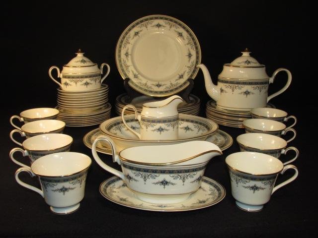 MINTONS "GRASMERE" DINNERWARE SERVICE FOR EIGHT: 47 PCS: Mintons "Grasmere" porcelain dinnerware service for eight. Includes (8) 10.6" plates, (8) 6.5" plates, (8) 8" plates, (8) 5.75" saucers, (8) 3.25" tall cups, (1) 13.75" tall oval platter, (1) 8.25" gr