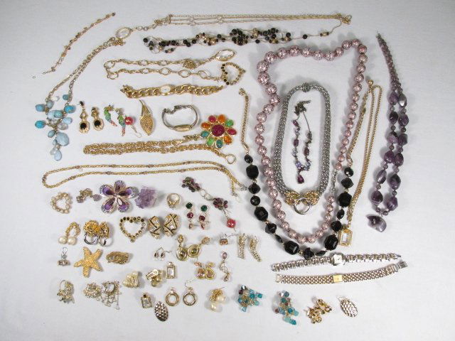 TRAY LOT ASSORTED LADIES COSTUME JEWELRY: Tray lot of assorted ladies costume jewelry. Includes brands such as Swarovski, Monet, Hobe, Anne Klein, Avon, and more. Condition: generally good, some pieces may be for parts, see images for details