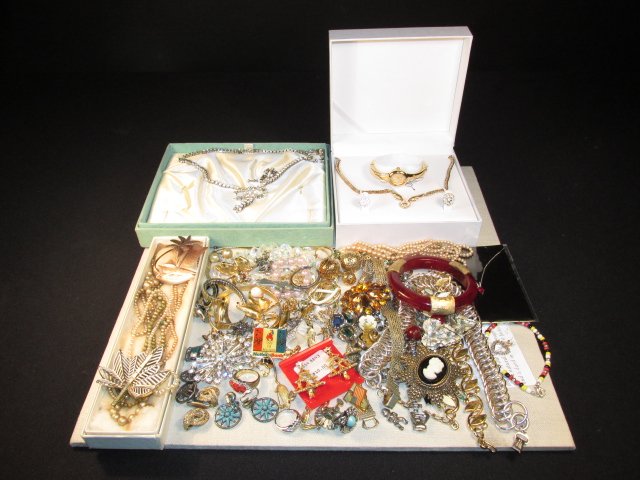 TRAY LOT OF ASSORTED LADIES COSTUME JEWELRY: 14K , ETC.: Tray lot of assorted ladies costume jewelry. Includes a wide variety of makers such as Coro, Trifari, Seiko, and much more. Some materials include gold tones, silver tones, beads, faux pearls, faux ge