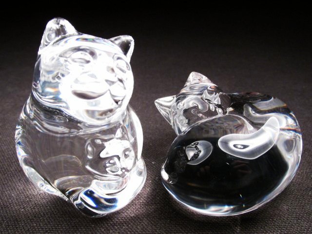TWO STEUBEN CRYSTAL HAND COOLERS: CAT & KITTEN & CAT: Lot of two Steuben polished crystal hand coolers. Includes "Cat and Kitten" #5591, designed by Taf Lebel Schaefer, 2007; and "Cat" #5520. Both pieces signed "Steuben" on base. Condition: good but for 