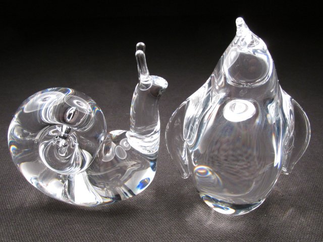 TWO STEUBEN CRYSTAL HAND COOLERS: SNAIL & PENGUIN: Lot of two Steuben polished crystal hand coolers. Includes a 3.5" tall Penguin, and a 3" tall Snail. Both pieces signed on base "Steuben". Condition: one small blemish to snail, see images. Weight: 1.