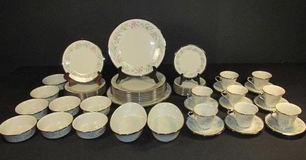 LENOX PORCELAIN "FLIRTATION" CHINA: SERVICE FOR 8: Lenox Porcelain china dinnerware, service for eight, in the "Flirtation" pattern. Set includes: (8) 6" saucers, (8) 6.5" plates, (8) 8" plates, (8) 10.75" plates, (8) 3" cups, (8) 5.25" bowls, (2) 8.5