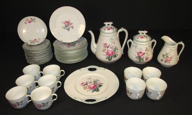 HAVILAND LIMOGES FLORAL PATTERN PORCELAIN DINNERWARE:: Haviland Limoges floral pattern porcelain dinnerware. Includes (11) 5.75" saucers (four with chips to rim), (11) 7.25" plates (one with chip to rim), (1) 6.85" lidded sugar, (1) 6" tall creamer, (10) 