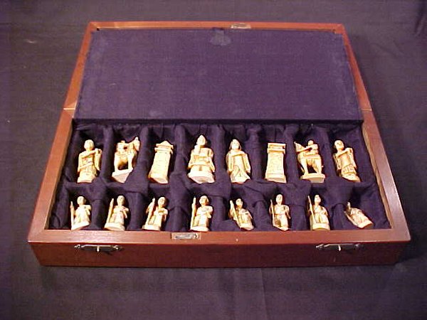 JAPANESE CARVED IVORY CHESS SET - 4