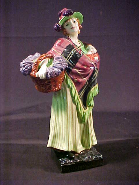 ROYAL DOULTON FIGURINE SWEET LAVENDER