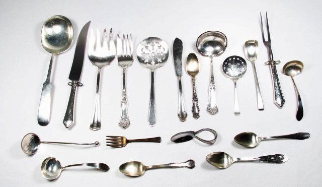 GROUP OF MISCELLANEOUS STERLING & SILVER PLATE UTENSILS (1 of 8)