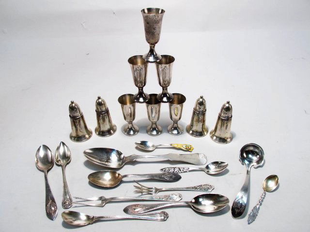 ASSORTED STERLING SILVER: CORDIALS, SHAKERS, ETC. 10.3 (1 of 9)