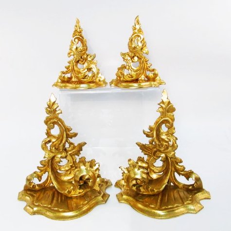 FOUR VINTAGE ITALIAN GILT WOOD WALL SCONCES OR BRACKETS: Lot of four vintage Italian gilt wood wall sconces or brackets. Includes a smaller pair and a larger pair. Smaller pair measures 7.75" tall x 6.75" wide, larger pair measures 11" tall x 10.3" wide. Co