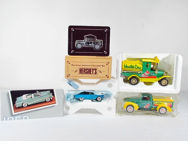 LOT OF 5 DIE CAST MODELS: FRANKLIN MINT, ERTL & MORE: A lot of (5) die cast model vehicles: Franklin Mint - 1953 Buick Skylark 1:43 scale in box, 1956 Thunderbird 1:43 scale in box. Ertl Hershey - 1914 Chevrolet in wood presentation box. Golden Wheel - M