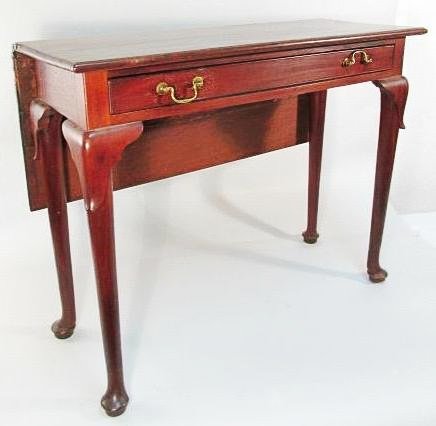 EARLY 19TH C AMERICAN SINGLE DROP LEAF TABLE: Early 19th century American single drop leaf table carved from mahogany. Pad feet, original hardware, and with a single long drawer at the front. Rear two legs swing out to support drop leaf when upri