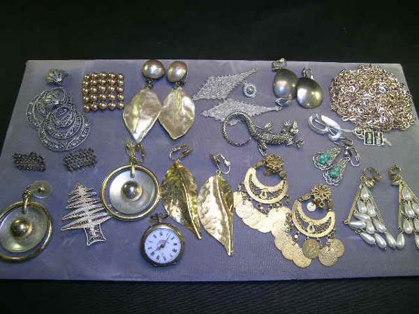 TRAY LOT COSTUME JEWELRY SILVER POCKET WATCH ETC