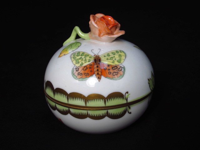 SMALL HEREND CIRCULAR BUTTERFLY TRINKET BOX #6153 (1 of 7)