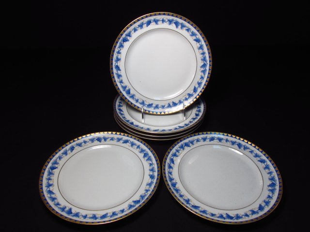 SIX MOTTAHEDEH VISTA ALEGRE PORCELAIN PLATES: Lot of six Mottahedeh Vista Alegre porcelain 8.6" plates. Each marked on base. Gilded grape vine border in blue. Condition: good, no signs of damage or wear, see images. Weight: 5.2 lbs.