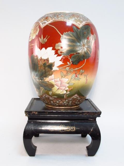 LARGE JAPANESE SATSUMA MORIAGE DECORATED VASE or JAR (1 of 9)