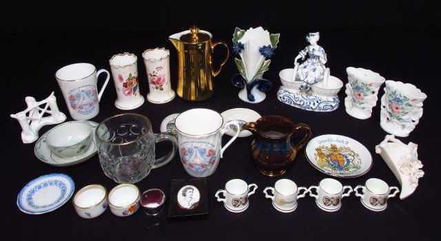 ASSORTED CONTINENTAL POTTERY & PORCELAIN, ETC. (1 of 10)