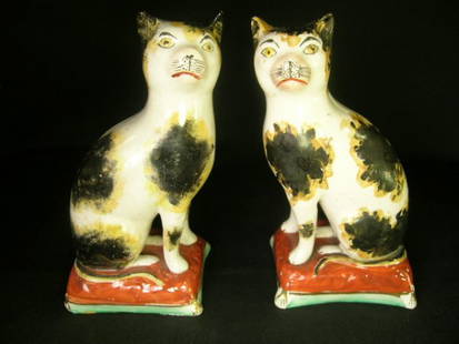 PR ANTIQUE STAFFORDSHIRE CALICO CATS C 1850: Lot 4: PR ANTIQUE STAFFORDSHIRE CALICO CATS C 1850 - Measures 6 3/4" high by 4 1/2" wide by 3" deep. Some small areas of crazing.
