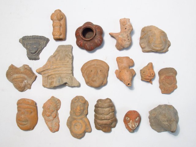 SEVENTEEN POTTERY FRAGMENTS: PRE-COLUMBIAN? COSTA (1 of 10)