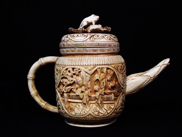 CHINESE CARVED IVORY TEAPOT W/ FROG LID (1 of 10)
