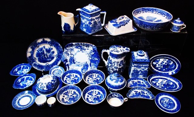 ASSORTED BLUE & WHITE PORCELAIN WILLOW WARE: Lot of assorted blue and white porcelain "Willow Ware". Includes a few different makers and ages. Condition: generally good, some discoloration, scattered chips, minor signs of age, see images. Total 