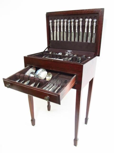 ROGERS BRO "GRAPE VINE" FLATWARE & MORE IN CHEST (1 of 8)