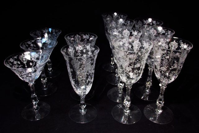 TWELVE PIECES ELEGANT DEPRESSION GLASSWARE (1 of 8)