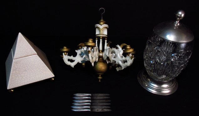 DECORATIVE LOT: CHANDELIER, PYRAMID, CRYSTAL BOWL, ETC. (1 of 10)