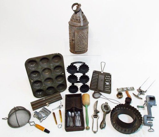 VINTAGE & PRIMITIVE KITCHEN TOOLS & ACCESSORIES (1 of 10)