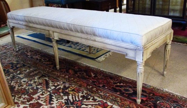 HICKORY CHAIR CO. SILK UPHOLSTERED BED BENCH (1 of 3)
