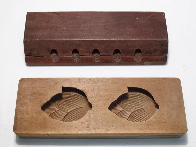 TWO JAPANESE CARVED WOOD BUTTER/CHOCOLATE MOLDS (1 of 10)