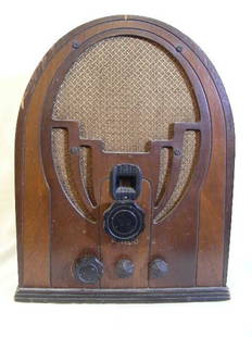 VINTAGE PHILCO SUPERHETERODYNE RADIO MODEL 60 & 505: Lot 1109: VINTAGE PHILCO SUPERHETERODYNE RADIO MODEL 60 & 505 - Philco model 19 6-tube AM/short wave radio, circa 1930's "classic cathedral radio". Veneer exterior with original grille cloth and