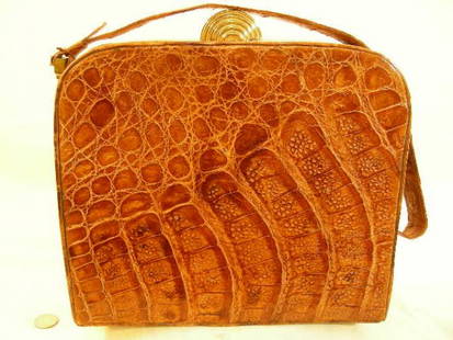 VINTAGE ALLIGATOR LEATHER PURSE HANDBAG: Lot 1110: VINTAGE ALLIGATOR LEATHER PURSE HANDBAG - Measures 7" high by 8" wide by 3 1/2" wide. No maker's mark. Condition good.