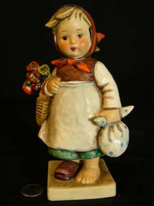 HUMMEL FIGURINE WEARY WANDERER HUM 204