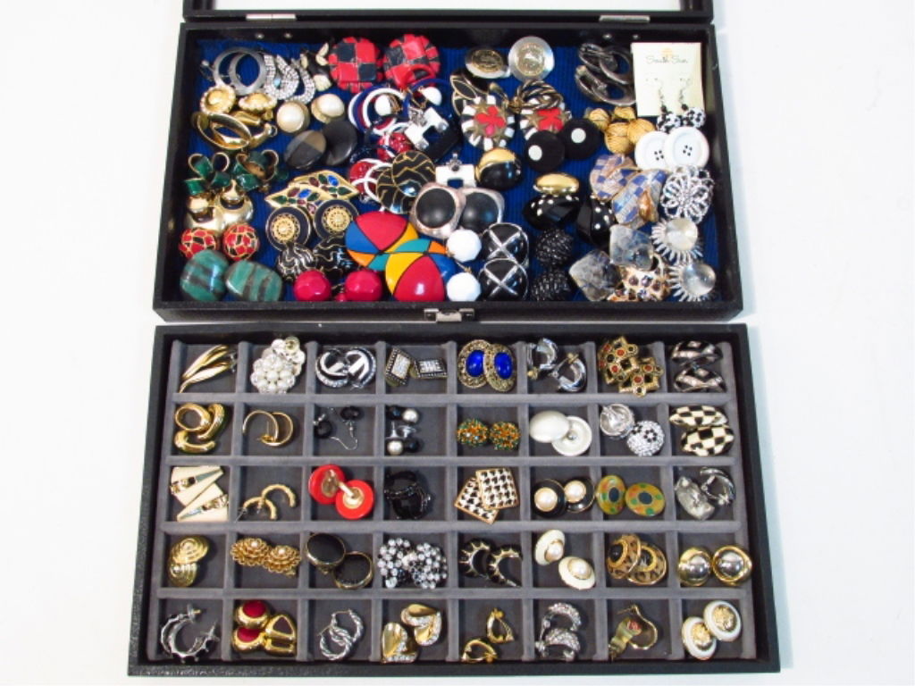 EIGHTY PAIRS OF LADIES COSTUME JEWELRY EARRINGS: Eighty (80) pairs of costume jewelry earrings. No mis-matched pieces. Trays not included. Condition: generally good, some need backs, see images. Weight: approx. 6 lbs.