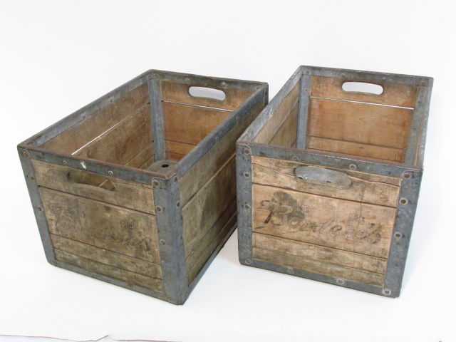 TWO VINTAGE BORDEN'S MILK CRATES (1 of 8)