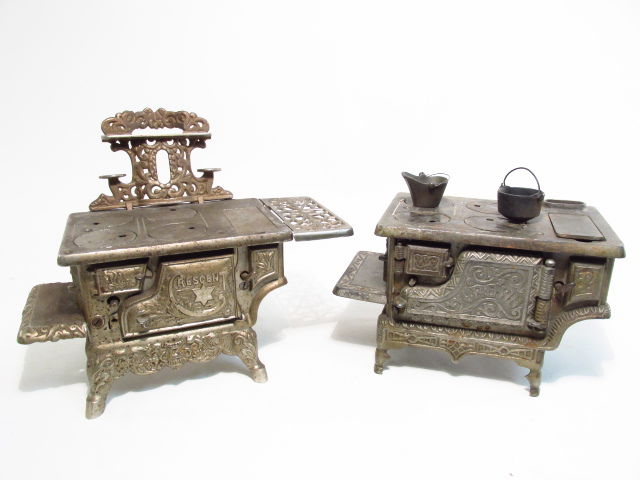 TWO ANTIQUE CAST IRON SALESMAN'S SAMPLE STOVES (1 of 9)