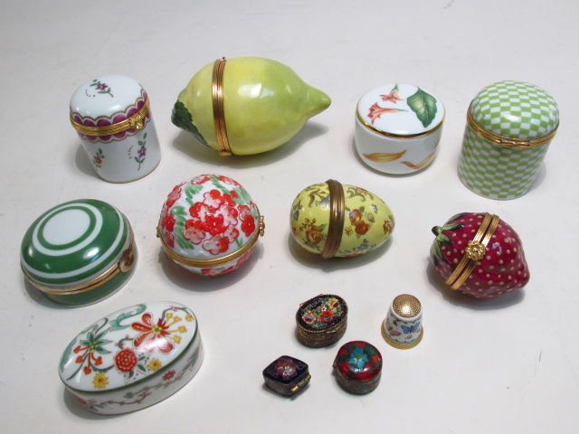 GROUP LIMOGES AND OTHER PILL BOXES, ETC: 13 PCS (1 of 10)