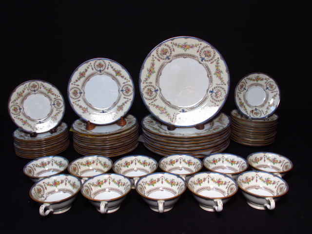 MINTON "HAMPSHIRE" PORCELAIN DINNERWARE: 56 PCS (1 of 10)